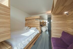 D-Hotel