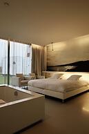 D-Hotel