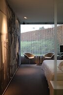 D-Hotel