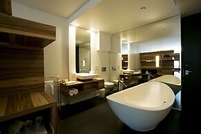 D-Hotel
