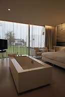 D-Hotel