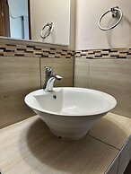 Rainbow Motor Inn - By the Falls