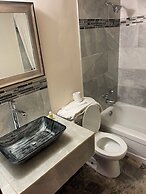 Rainbow Motor Inn - By the Falls