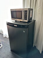 Rainbow Motor Inn - By the Falls