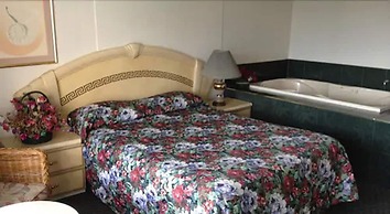 Rainbow Motor Inn - By the Falls