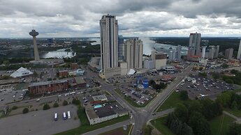 Rainbow Motor Inn - By the Falls