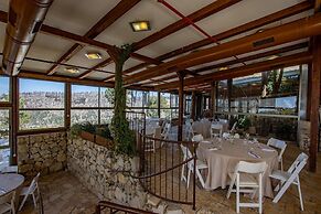 Logos hotel in Yad Hashmona