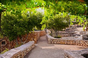 Logos hotel in Yad Hashmona