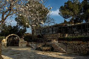 Logos hotel in Yad Hashmona