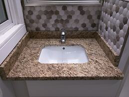 Moonlight Inn and Suites