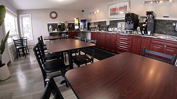 Moonlight Inn and Suites