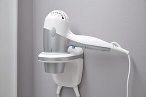 Moonlight Inn and Suites