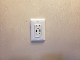 Moonlight Inn and Suites