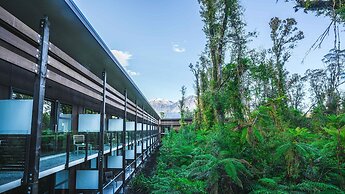 Te Waonui Forest Retreat