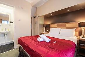 Barrington Lodge Hotel