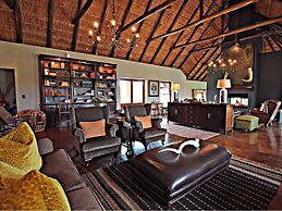 Hlosi Game Lodge - Amakhala Game Reserve