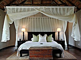 Hlosi Game Lodge - Amakhala Game Reserve