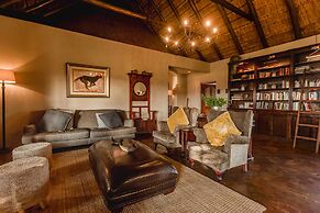 Hlosi Game Lodge - Amakhala Game Reserve