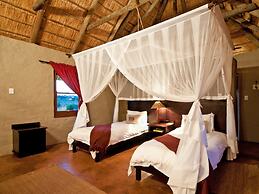 Hlosi Game Lodge - Amakhala Game Reserve