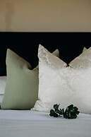 Hlosi Game Lodge - Amakhala Game Reserve