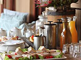 Hlosi Game Lodge - Amakhala Game Reserve