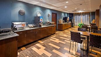 Best Western Plus Chain of Lakes Inn & Suites