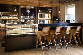 The Lloyd Stamford, Tapestry Collection by Hilton