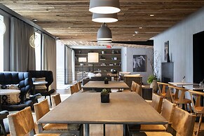 The Lloyd Stamford, Tapestry Collection by Hilton