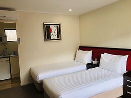 Tudor Court Motor Lodge