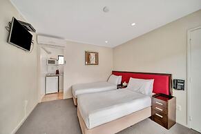 Tudor Court Motor Lodge