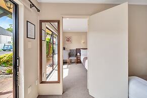 Tudor Court Motor Lodge