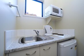 Tudor Court Motor Lodge