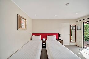 Tudor Court Motor Lodge