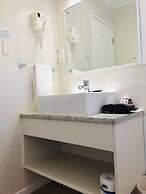 Tudor Court Motor Lodge