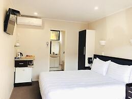 Tudor Court Motor Lodge