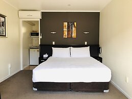 Tudor Court Motor Lodge