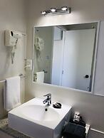 Tudor Court Motor Lodge