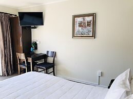 Tudor Court Motor Lodge