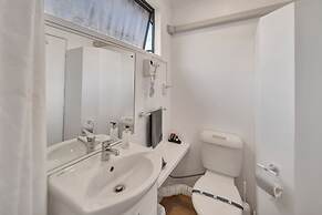 Tudor Court Motor Lodge