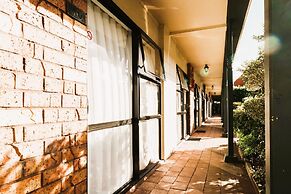 Tudor Court Motor Lodge