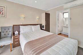 Tudor Court Motor Lodge