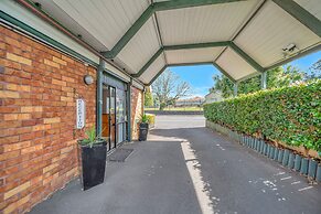 Tudor Court Motor Lodge