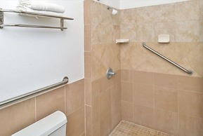 La Bonita Inn And Suites