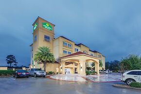 La Quinta Inn & Suites by Wyndham Houston Bush Intl Airpt E