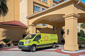 La Quinta Inn & Suites by Wyndham Houston Bush Intl Airpt E