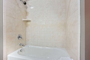 La Quinta Inn & Suites by Wyndham Houston Bush Intl Airpt E