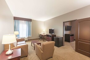 La Quinta Inn & Suites by Wyndham Houston Bush Intl Airpt E