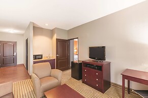La Quinta Inn & Suites by Wyndham Houston Bush Intl Airpt E