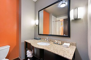 La Quinta Inn & Suites by Wyndham Houston Bush Intl Airpt E