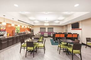 La Quinta Inn & Suites by Wyndham Houston Bush Intl Airpt E
